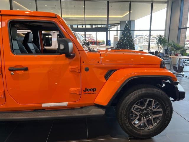 ジープ・ラングラーアンリミテッド サハラ　ホセ　登録未使用車　限定１００台　ショールーム展示　ワンオーナー　禁煙車　ＡｎｄｏｒｉｄＡｕｔｏ　Ａｐｐｌｅ　ｃａｒ　ｐｌａｙ　Ｂｌｕｅｔｏｏｔｈ　純正オーディオ　Ａｌｐｉｎｅ　ＥＴＣ２．０（6枚目）