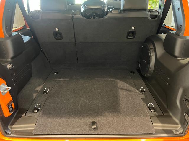 ジープ・ラングラーアンリミテッド サハラ　ホセ　登録未使用車　限定１００台　ショールーム展示　ワンオーナー　禁煙車　ＡｎｄｏｒｉｄＡｕｔｏ　Ａｐｐｌｅ　ｃａｒ　ｐｌａｙ　Ｂｌｕｅｔｏｏｔｈ　純正オーディオ　Ａｌｐｉｎｅ　ＥＴＣ２．０（9枚目）