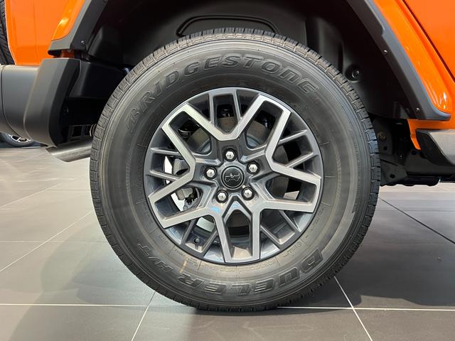 ジープ・ラングラーアンリミテッド サハラ　ホセ　登録未使用車　限定１００台　ショールーム展示　ワンオーナー　禁煙車　ＡｎｄｏｒｉｄＡｕｔｏ　Ａｐｐｌｅ　ｃａｒ　ｐｌａｙ　Ｂｌｕｅｔｏｏｔｈ　純正オーディオ　Ａｌｐｉｎｅ　ＥＴＣ２．０（10枚目）