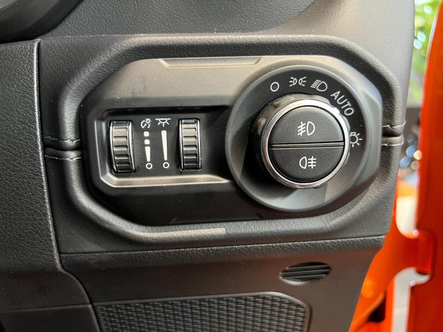 ジープ・ラングラーアンリミテッド サハラ　ホセ　登録未使用車　限定１００台　ショールーム展示　ワンオーナー　禁煙車　ＡｎｄｏｒｉｄＡｕｔｏ　Ａｐｐｌｅ　ｃａｒ　ｐｌａｙ　Ｂｌｕｅｔｏｏｔｈ　純正オーディオ　Ａｌｐｉｎｅ　ＥＴＣ２．０（18枚目）