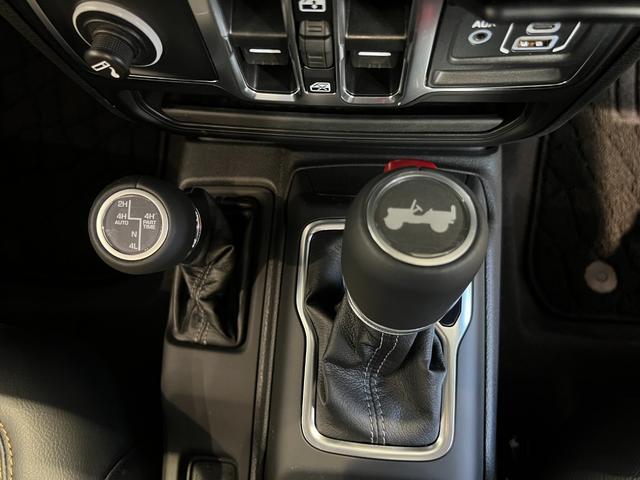 ジープ・ラングラーアンリミテッド サハラ　ホセ　登録未使用車　限定１００台　ショールーム展示　ワンオーナー　禁煙車　ＡｎｄｏｒｉｄＡｕｔｏ　Ａｐｐｌｅ　ｃａｒ　ｐｌａｙ　Ｂｌｕｅｔｏｏｔｈ　純正オーディオ　Ａｌｐｉｎｅ　ＥＴＣ２．０（30枚目）