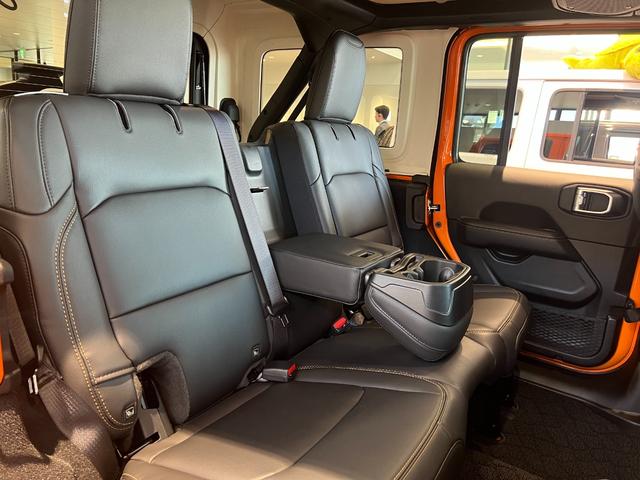 ジープ・ラングラーアンリミテッド サハラ　ホセ　登録未使用車　限定１００台　ショールーム展示　ワンオーナー　禁煙車　ＡｎｄｏｒｉｄＡｕｔｏ　Ａｐｐｌｅ　ｃａｒ　ｐｌａｙ　Ｂｌｕｅｔｏｏｔｈ　純正オーディオ　Ａｌｐｉｎｅ　ＥＴＣ２．０（39枚目）