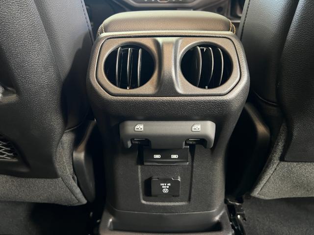 ジープ・ラングラーアンリミテッド サハラ　ホセ　登録未使用車　限定１００台　ショールーム展示　ワンオーナー　禁煙車　ＡｎｄｏｒｉｄＡｕｔｏ　Ａｐｐｌｅ　ｃａｒ　ｐｌａｙ　Ｂｌｕｅｔｏｏｔｈ　純正オーディオ　Ａｌｐｉｎｅ　ＥＴＣ２．０（40枚目）