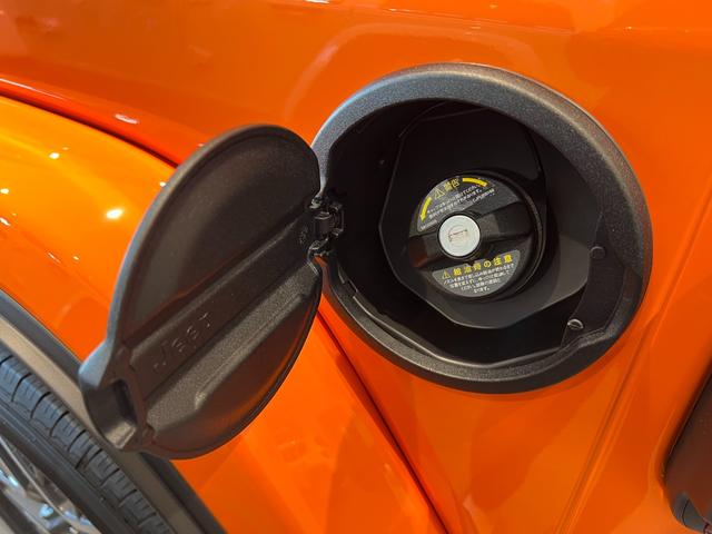 ジープ・ラングラーアンリミテッド サハラ　ホセ　登録未使用車　限定１００台　ショールーム展示　ワンオーナー　禁煙車　ＡｎｄｏｒｉｄＡｕｔｏ　Ａｐｐｌｅ　ｃａｒ　ｐｌａｙ　Ｂｌｕｅｔｏｏｔｈ　純正オーディオ　Ａｌｐｉｎｅ　ＥＴＣ２．０（43枚目）