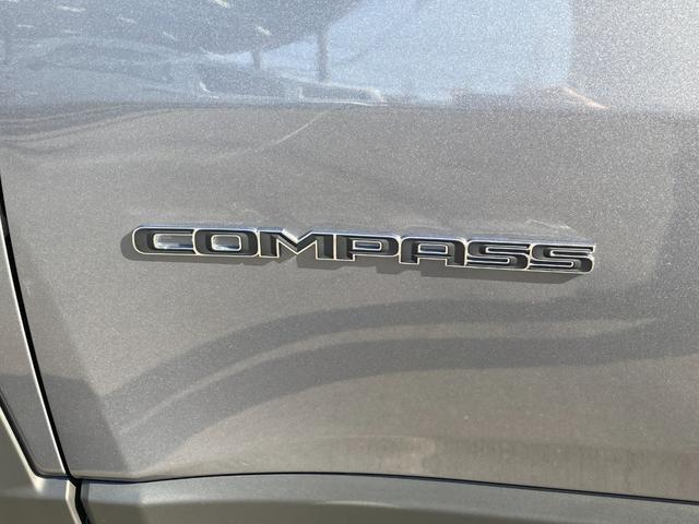 ジープ・コンパス リミテッド　登録未使用車　ワンオーナー　禁煙車　Ａｐｐｌｅ　ｃａｒ　ｐｌａｙ　ＡｎｄｏｒｉｄＡｕｔｏ　純正オーディオ　Ａｌｐｉｎｅ　レザーシート　シートメモリー機能　シートヒーター　ハンドルヒーター電動リアゲート（11枚目）