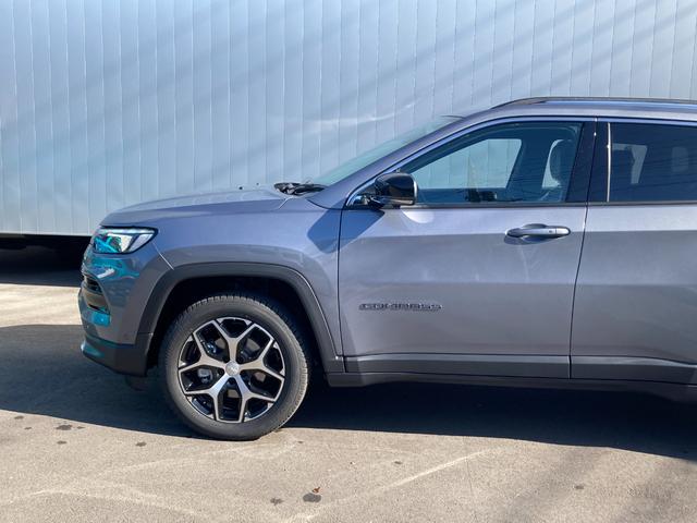 ジープ・コンパス リミテッド　登録未使用車　ワンオーナー　禁煙車　Ａｐｐｌｅ　ｃａｒ　ｐｌａｙ　ＡｎｄｏｒｉｄＡｕｔｏ　純正オーディオ　Ａｌｐｉｎｅ　レザーシート　シートメモリー機能　シートヒーター　ハンドルヒーター電動リアゲート（16枚目）