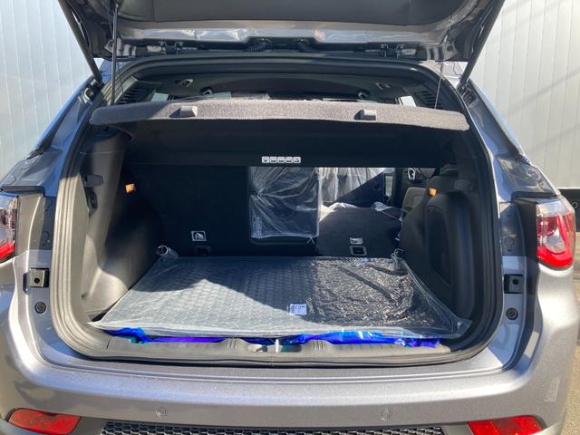 ジープ・コンパス リミテッド　登録未使用車　ワンオーナー　禁煙車　Ａｐｐｌｅ　ｃａｒ　ｐｌａｙ　ＡｎｄｏｒｉｄＡｕｔｏ　純正オーディオ　Ａｌｐｉｎｅ　レザーシート　シートメモリー機能　シートヒーター　ハンドルヒーター電動リアゲート（20枚目）