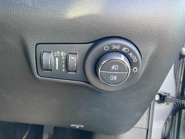 ジープ・コンパス リミテッド　登録未使用車　ワンオーナー　禁煙車　Ａｐｐｌｅ　ｃａｒ　ｐｌａｙ　ＡｎｄｏｒｉｄＡｕｔｏ　純正オーディオ　Ａｌｐｉｎｅ　レザーシート　シートメモリー機能　シートヒーター　ハンドルヒーター電動リアゲート（41枚目）