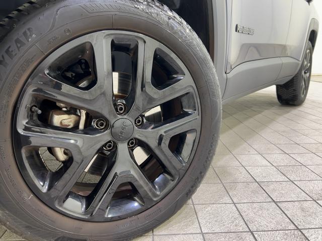 ジープ・レネゲード ナイトイーグル　認定中古車保証１年付帯　限定２００台　ファブリックシート　ＡｎｄｏｒｉｄＡｕｔｏ　Ａｐｐｌｅ　ｃａｒ　ｐｌａｙ　Ｂｌｕｅｔｏｏｔｈ　バックカメラ　ＬＥＤヘッドライト　ＥＴＣ（4枚目）