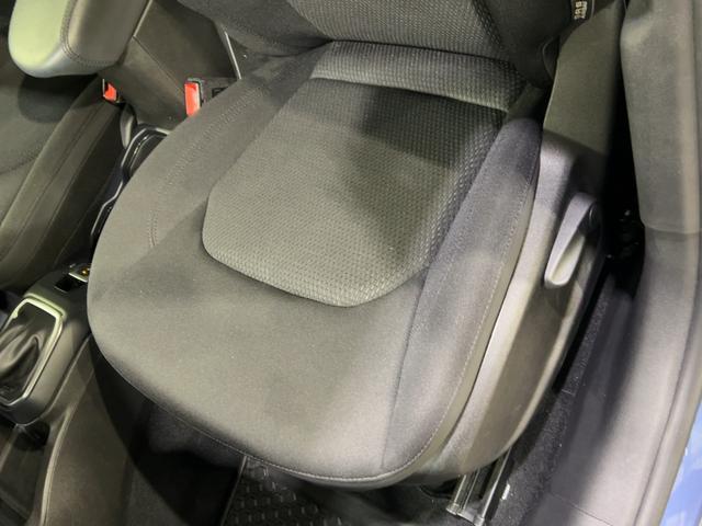 ジープ・レネゲード ナイトイーグル　認定中古車保証１年付帯　限定２００台　ファブリックシート　ＡｎｄｏｒｉｄＡｕｔｏ　Ａｐｐｌｅ　ｃａｒ　ｐｌａｙ　Ｂｌｕｅｔｏｏｔｈ　バックカメラ　ＬＥＤヘッドライト　ＥＴＣ（7枚目）