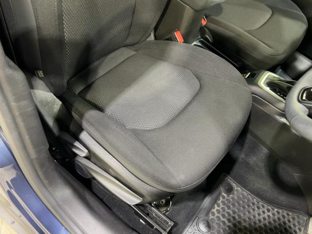 ジープ・レネゲード ナイトイーグル　認定中古車保証１年付帯　限定２００台　ファブリックシート　ＡｎｄｏｒｉｄＡｕｔｏ　Ａｐｐｌｅ　ｃａｒ　ｐｌａｙ　Ｂｌｕｅｔｏｏｔｈ　バックカメラ　ＬＥＤヘッドライト　ＥＴＣ（13枚目）