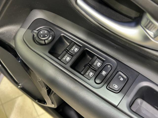 ジープ・レネゲード ナイトイーグル　認定中古車保証１年付帯　限定２００台　ファブリックシート　ＡｎｄｏｒｉｄＡｕｔｏ　Ａｐｐｌｅ　ｃａｒ　ｐｌａｙ　Ｂｌｕｅｔｏｏｔｈ　バックカメラ　ＬＥＤヘッドライト　ＥＴＣ（16枚目）