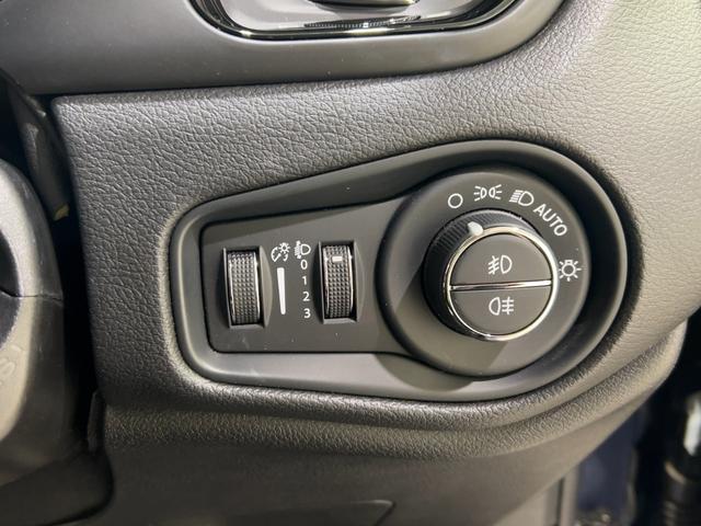 ジープ・レネゲード ナイトイーグル　認定中古車保証１年付帯　限定２００台　ファブリックシート　ＡｎｄｏｒｉｄＡｕｔｏ　Ａｐｐｌｅ　ｃａｒ　ｐｌａｙ　Ｂｌｕｅｔｏｏｔｈ　バックカメラ　ＬＥＤヘッドライト　ＥＴＣ（56枚目）