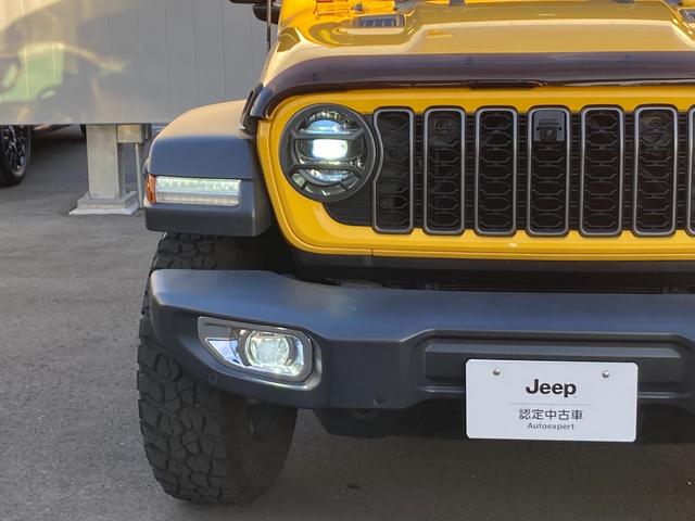 ジープ・ラングラーアンリミテッド ルビコン　認定中古車保証１年付帯　弊社オーナー様下取り車両　ワンオーナー　２４年式グリル（現行と同じ）バグガード付き　Ａｐｐｌｅ　ｃａｒ　ｐｌａｙ　ＡｎｄｏｒｉｄＡｕｔｏ　Ｂｌｕｅｔｏｏｔｈ　シートヒーター（11枚目）