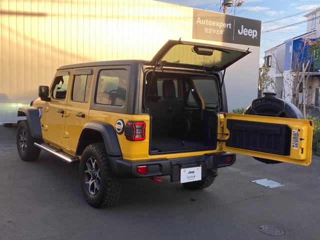 ジープ・ラングラーアンリミテッド ルビコン　認定中古車保証１年付帯　弊社オーナー様下取り車両　ワンオーナー　２４年式グリル（現行と同じ）バグガード付き　Ａｐｐｌｅ　ｃａｒ　ｐｌａｙ　ＡｎｄｏｒｉｄＡｕｔｏ　Ｂｌｕｅｔｏｏｔｈ　シートヒーター（28枚目）