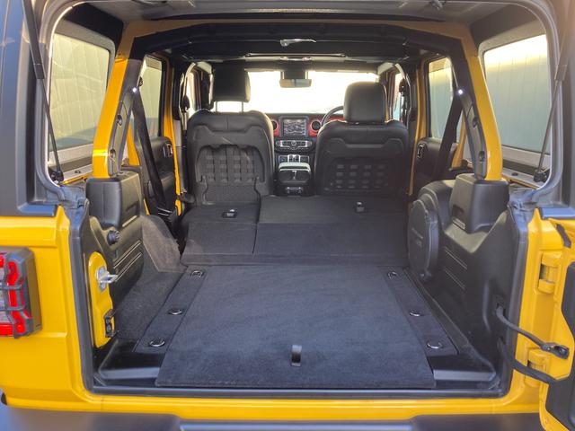 ジープ・ラングラーアンリミテッド ルビコン　認定中古車保証１年付帯　弊社オーナー様下取り車両　ワンオーナー　２４年式グリル（現行と同じ）バグガード付き　Ａｐｐｌｅ　ｃａｒ　ｐｌａｙ　ＡｎｄｏｒｉｄＡｕｔｏ　Ｂｌｕｅｔｏｏｔｈ　シートヒーター（33枚目）