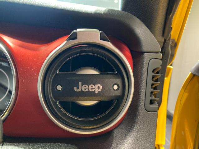 ジープ・ラングラーアンリミテッド ルビコン　認定中古車保証１年付帯　弊社オーナー様下取り車両　ワンオーナー　２４年式グリル（現行と同じ）バグガード付き　Ａｐｐｌｅ　ｃａｒ　ｐｌａｙ　ＡｎｄｏｒｉｄＡｕｔｏ　Ｂｌｕｅｔｏｏｔｈ　シートヒーター（37枚目）