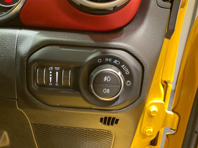 ジープ・ラングラーアンリミテッド ルビコン　認定中古車保証１年付帯　弊社オーナー様下取り車両　ワンオーナー　２４年式グリル（現行と同じ）バグガード付き　Ａｐｐｌｅ　ｃａｒ　ｐｌａｙ　ＡｎｄｏｒｉｄＡｕｔｏ　Ｂｌｕｅｔｏｏｔｈ　シートヒーター（38枚目）