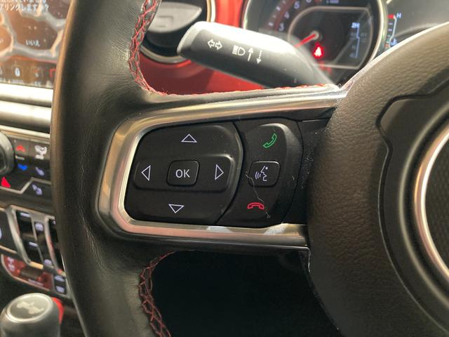 ジープ・ラングラーアンリミテッド ルビコン　認定中古車保証１年付帯　弊社オーナー様下取り車両　ワンオーナー　２４年式グリル（現行と同じ）バグガード付き　Ａｐｐｌｅ　ｃａｒ　ｐｌａｙ　ＡｎｄｏｒｉｄＡｕｔｏ　Ｂｌｕｅｔｏｏｔｈ　シートヒーター（39枚目）