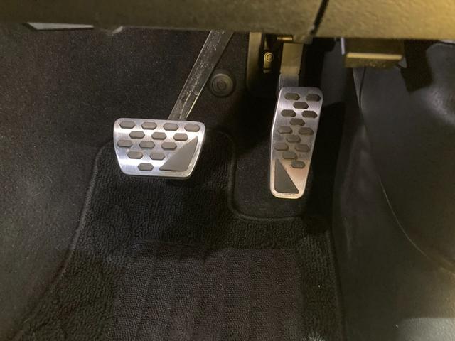 ジープ・ラングラーアンリミテッド ルビコン　認定中古車保証１年付帯　弊社オーナー様下取り車両　ワンオーナー　２４年式グリル（現行と同じ）バグガード付き　Ａｐｐｌｅ　ｃａｒ　ｐｌａｙ　ＡｎｄｏｒｉｄＡｕｔｏ　Ｂｌｕｅｔｏｏｔｈ　シートヒーター（43枚目）