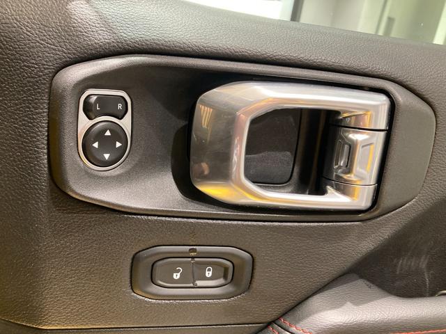 ジープ・ラングラーアンリミテッド ルビコン　認定中古車保証１年付帯　弊社オーナー様下取り車両　ワンオーナー　２４年式グリル（現行と同じ）バグガード付き　Ａｐｐｌｅ　ｃａｒ　ｐｌａｙ　ＡｎｄｏｒｉｄＡｕｔｏ　Ｂｌｕｅｔｏｏｔｈ　シートヒーター（44枚目）