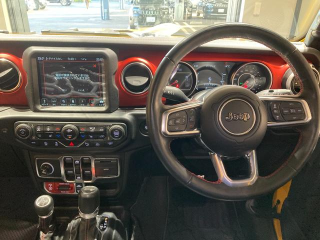 ジープ・ラングラーアンリミテッド ルビコン　認定中古車保証１年付帯　弊社オーナー様下取り車両　ワンオーナー　２４年式グリル（現行と同じ）バグガード付き　Ａｐｐｌｅ　ｃａｒ　ｐｌａｙ　ＡｎｄｏｒｉｄＡｕｔｏ　Ｂｌｕｅｔｏｏｔｈ　シートヒーター（45枚目）