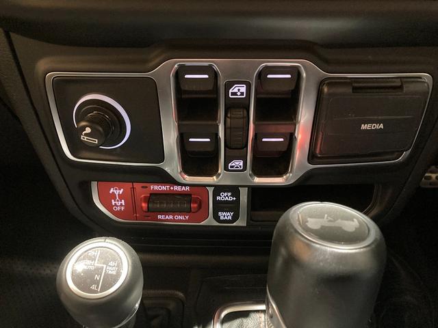 ジープ・ラングラーアンリミテッド ルビコン　認定中古車保証１年付帯　弊社オーナー様下取り車両　ワンオーナー　２４年式グリル（現行と同じ）バグガード付き　Ａｐｐｌｅ　ｃａｒ　ｐｌａｙ　ＡｎｄｏｒｉｄＡｕｔｏ　Ｂｌｕｅｔｏｏｔｈ　シートヒーター（58枚目）