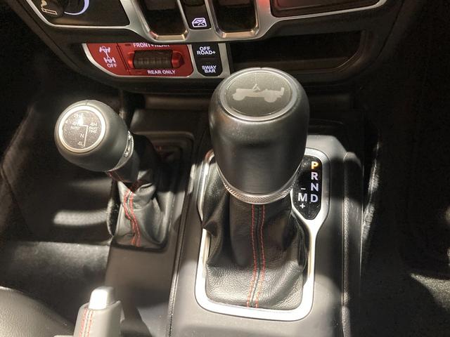 ジープ・ラングラーアンリミテッド ルビコン　認定中古車保証１年付帯　弊社オーナー様下取り車両　ワンオーナー　２４年式グリル（現行と同じ）バグガード付き　Ａｐｐｌｅ　ｃａｒ　ｐｌａｙ　ＡｎｄｏｒｉｄＡｕｔｏ　Ｂｌｕｅｔｏｏｔｈ　シートヒーター（60枚目）