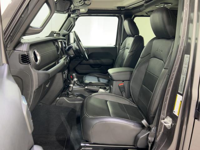 ジープ・ラングラーアンリミテッド サハラ　認定中古車保証１年付帯　レザーシート　シートヒーター　ハンドルヒーター　Ａｐｐｌｅ　ｃａｒ　ｐｌａｙ　ＡｎｄｏｒｉｄＡｕｔｏ　Ｂｌｕｅｔｏｏｔｈ　ＥＴＣ２．０（12枚目）