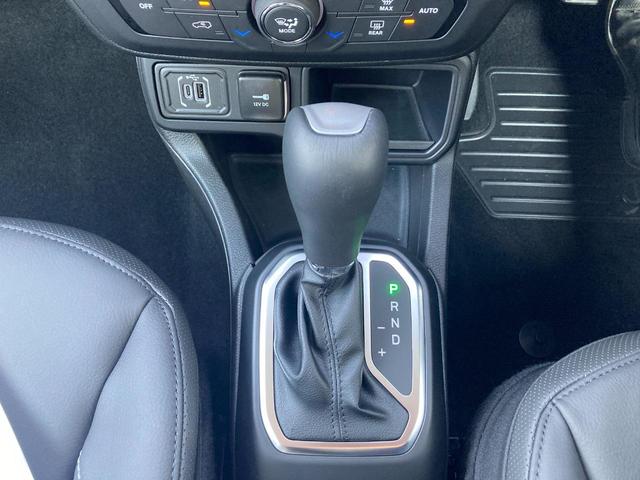 ジープ・レネゲード アルティテュード　ｅ－ハイブリッド　登録済未使用車　新車保証継承　ワンオーナー　禁煙車　レザーシート　シートヒーター　アダプティブクルーズコントロール　レーンキープアシスト　Ａｐｐｌｅ　ｃａｒ　ｐｌａｙ　ＡｎｄｏｒｉｄＡｕｔｏ（32枚目）