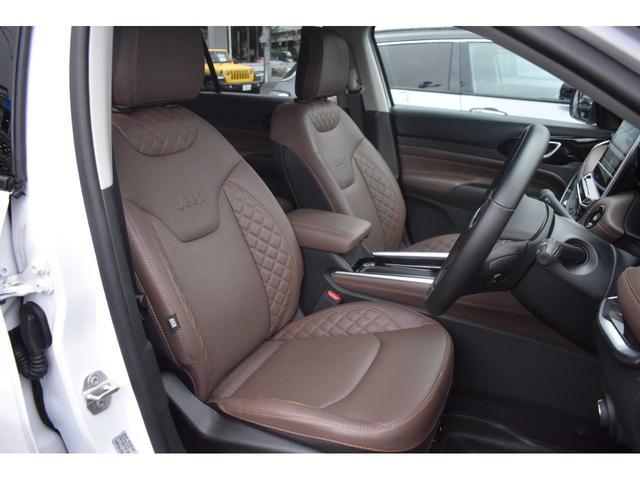 ジープ・コマンダー リミテッド　登録済未使用車　新車保証継承　ワンオーナー　禁煙車　サンルーフ付き　レザーシート　シートヒーター　３６０°カメラ　シートメモリー機能　ハンズフリー電動リアゲート機能（7枚目）