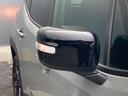 自動車保険について。正規ディーラーだけの特別なブランド保険に加入いただけます。基本補償に加え5つの項目をカバーする「プレミアムプラス」と、長期契約による安定した保険料で、さらなる安心と満足を提供します