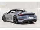 エンジンは368kW(500PSメーカー値)トルク450Nm。9000rpm回る4.0Lの6気筒ボクサー高回転自然吸気エンジンです。