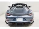 911GT3から直接受け継いだ高い俊敏性と官能的なサウンドが魅力の1台です。