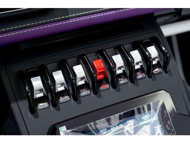 ウラカン ＥＶＯスパイダー　（ＬＤＦ）　４ＷＤ　認定中古車　左ハンドル　コラムＭＴモード付７ＡＴ　バックカメラ　障害物センサー　ＥＴＣ　電動シート　本革シート　アルミホイール（35枚目）