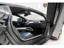 Fully electric and heated seats