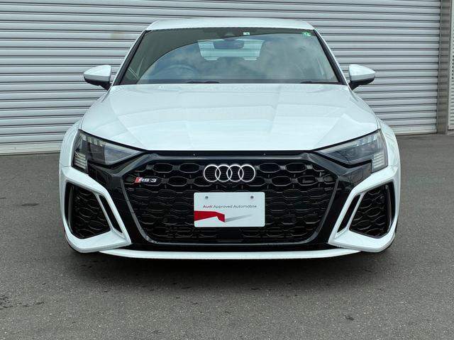RS3スポーツバック  4WD カラードブレーキキャリパーレッド マトリクスLEDヘッドライト バックカメラ HDDナビ フルセグ ミュージックプレイヤー接続可 ETC ディスプレイオーディオ スマートキー 電動シート(3枚目)