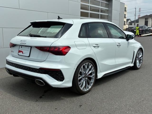 RS3スポーツバック  4WD カラードブレーキキャリパーレッド マトリクスLEDヘッドライト バックカメラ HDDナビ フルセグ ミュージックプレイヤー接続可 ETC ディスプレイオーディオ スマートキー 電動シート(6枚目)