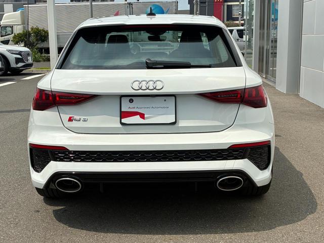 RS3スポーツバック  4WD カラードブレーキキャリパーレッド マトリクスLEDヘッドライト バックカメラ HDDナビ フルセグ ミュージックプレイヤー接続可 ETC ディスプレイオーディオ スマートキー 電動シート(8枚目)