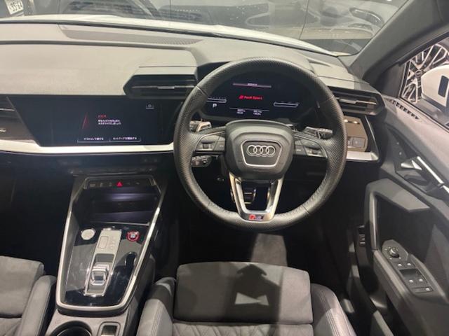 RS3スポーツバック  4WD カラードブレーキキャリパーレッド マトリクスLEDヘッドライト バックカメラ HDDナビ フルセグ ミュージックプレイヤー接続可 ETC ディスプレイオーディオ スマートキー 電動シート(13枚目)