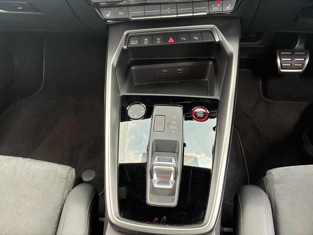 RS3スポーツバック  4WD カラードブレーキキャリパーレッド マトリクスLEDヘッドライト バックカメラ HDDナビ フルセグ ミュージックプレイヤー接続可 ETC ディスプレイオーディオ スマートキー 電動シート(15枚目)