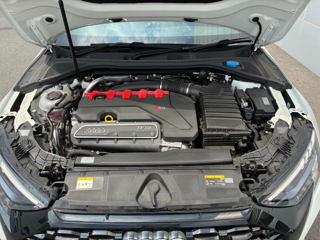 RS3スポーツバック  4WD カラードブレーキキャリパーレッド マトリクスLEDヘッドライト バックカメラ HDDナビ フルセグ ミュージックプレイヤー接続可 ETC ディスプレイオーディオ スマートキー 電動シート(25枚目)