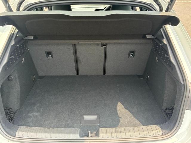 RS3スポーツバック  4WD カラードブレーキキャリパーレッド マトリクスLEDヘッドライト バックカメラ HDDナビ フルセグ ミュージックプレイヤー接続可 ETC ディスプレイオーディオ スマートキー 電動シート(27枚目)