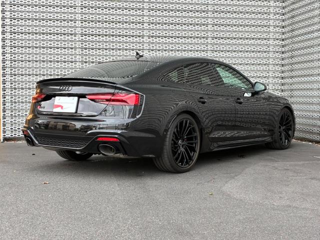 RS5スポーツバック  4WD 認定中古車 RS デザインパッケージ グレー/RSスポーツエグゾーストシステム/TVチューナー/アルミホイール 5セグメントスポークデザイン マットチタングレー LED フルエアロ(2枚目)