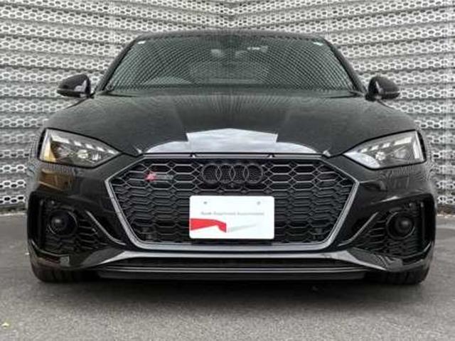 RS5スポーツバック  4WD 認定中古車 RS デザインパッケージ グレー/RSスポーツエグゾーストシステム/TVチューナー/アルミホイール 5セグメントスポークデザイン マットチタングレー LED フルエアロ(3枚目)