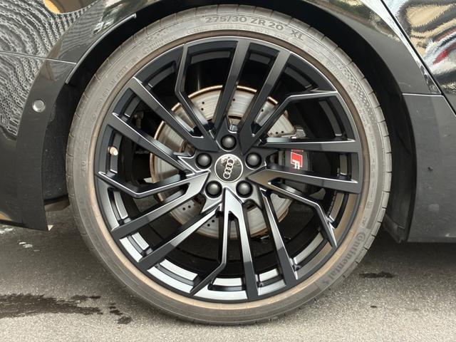 RS5スポーツバック  4WD 認定中古車 RS デザインパッケージ グレー/RSスポーツエグゾーストシステム/TVチューナー/アルミホイール 5セグメントスポークデザイン マットチタングレー LED フルエアロ(9枚目)