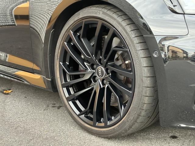 RS5スポーツバック  4WD 認定中古車 RS デザインパッケージ グレー/RSスポーツエグゾーストシステム/TVチューナー/アルミホイール 5セグメントスポークデザイン マットチタングレー LED フルエアロ(10枚目)