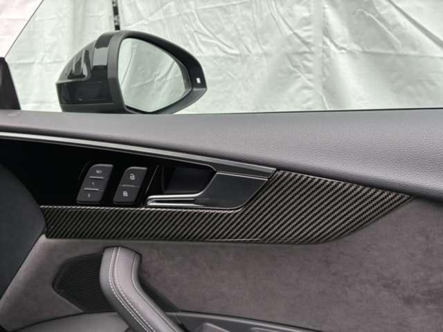 RS5スポーツバック  4WD 認定中古車 RS デザインパッケージ グレー/RSスポーツエグゾーストシステム/TVチューナー/アルミホイール 5セグメントスポークデザイン マットチタングレー LED フルエアロ(17枚目)