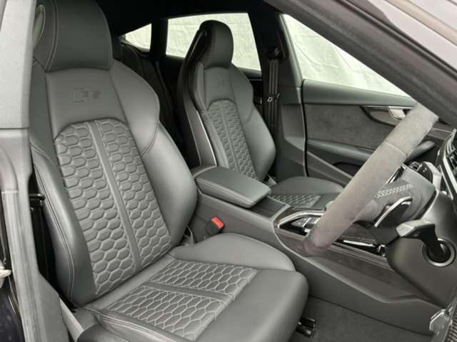 RS5スポーツバック  4WD 認定中古車 RS デザインパッケージ グレー/RSスポーツエグゾーストシステム/TVチューナー/アルミホイール 5セグメントスポークデザイン マットチタングレー LED フルエアロ(20枚目)