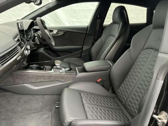 RS5スポーツバック  4WD 認定中古車 RS デザインパッケージ グレー/RSスポーツエグゾーストシステム/TVチューナー/アルミホイール 5セグメントスポークデザイン マットチタングレー LED フルエアロ(21枚目)